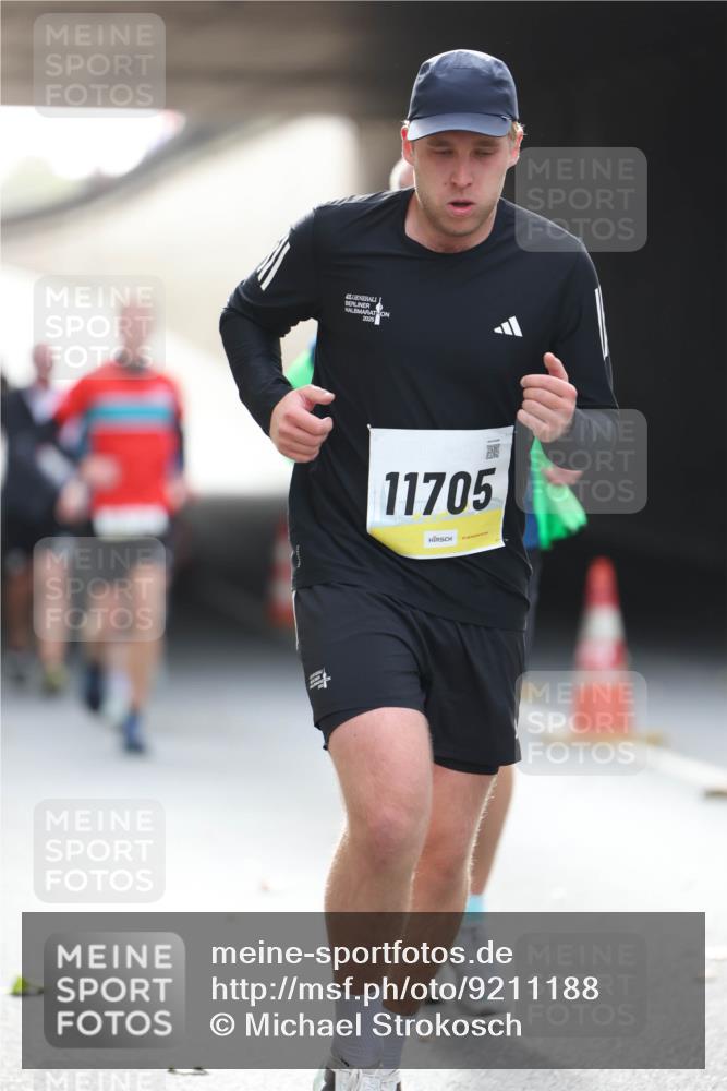 05.10.2025 - 20. swb-Marathon Bremen Michael Strokosch http://msf.ph/oto/9211188 05.10.2025 10:42:36 Laufen 11705 meine-sportfotos.de