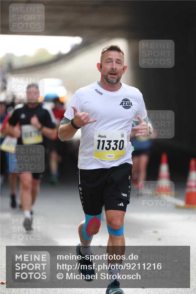 05.10.2025 - 20. swb-Marathon Bremen Michael Strokosch http://msf.ph/oto/9211216 05.10.2025 10:42:50 Laufen 11330 meine-sportfotos.de