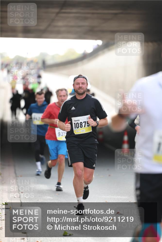 05.10.2025 - 20. swb-Marathon Bremen Michael Strokosch http://msf.ph/oto/9211219 05.10.2025 10:42:51 Laufen 937, 10875, 02530 meine-sportfotos.de