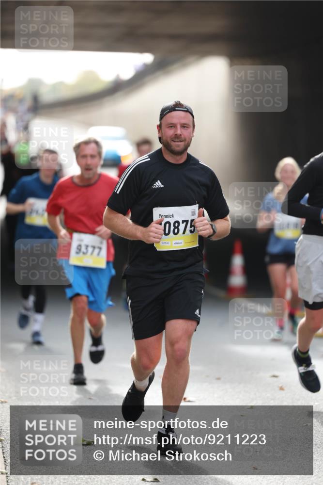 05.10.2025 - 20. swb-Marathon Bremen Michael Strokosch http://msf.ph/oto/9211223 05.10.2025 10:42:52 Laufen 0875, 9377, 02530 meine-sportfotos.de