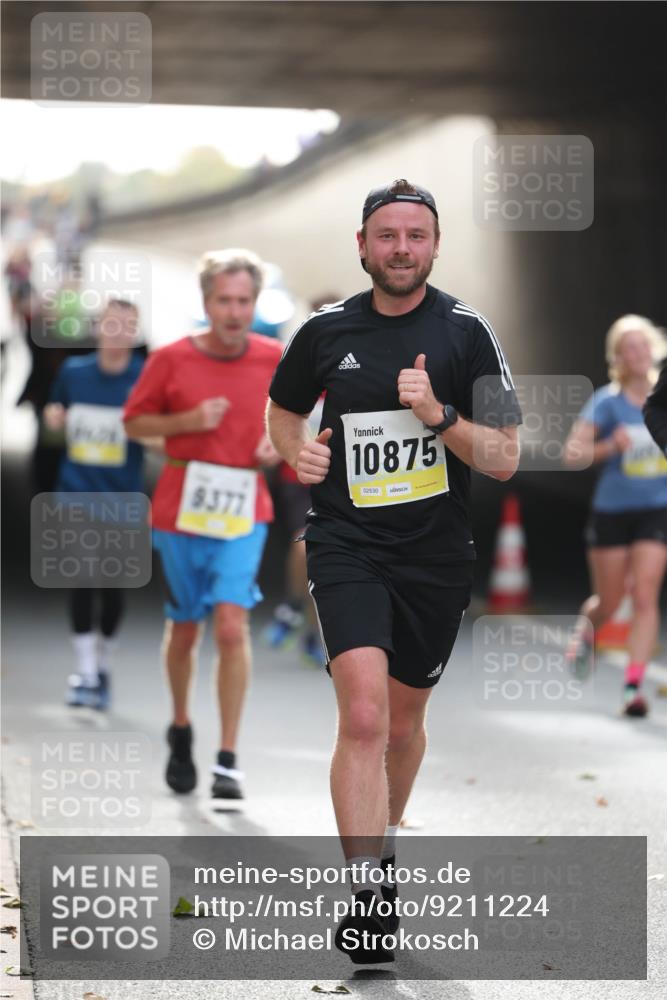 05.10.2025 - 20. swb-Marathon Bremen Michael Strokosch http://msf.ph/oto/9211224 05.10.2025 10:42:52 Laufen 9377, 10875, 02530 meine-sportfotos.de