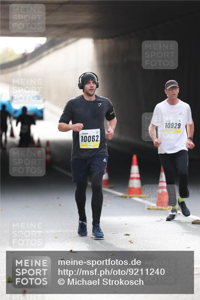 05.10.2025 - 20. swb-Marathon Bremen Michael Strokosch http://msf.ph/oto/9211240 05.10.2025 10:42:59 Laufen 10062, 7, 10929 meine-sportfotos.de