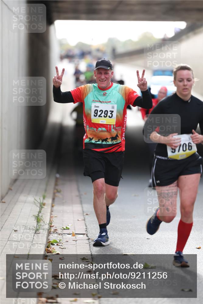 05.10.2025 - 20. swb-Marathon Bremen Michael Strokosch http://msf.ph/oto/9211256 05.10.2025 10:43:08 Laufen 20, 9293, 5706 meine-sportfotos.de