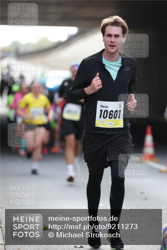 05.10.2025 - 20. swb-Marathon Bremen Michael Strokosch http://msf.ph/oto/9211273 05.10.2025 10:43:15 Laufen 10601, 02144 meine-sportfotos.de