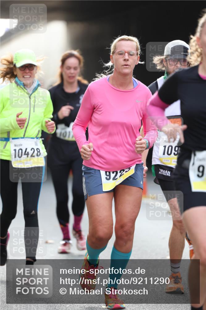 05.10.2025 - 20. swb-Marathon Bremen Michael Strokosch http://msf.ph/oto/9211290 05.10.2025 10:43:23 Laufen 10428, 101, 9223, 109, 01904, 9 meine-sportfotos.de