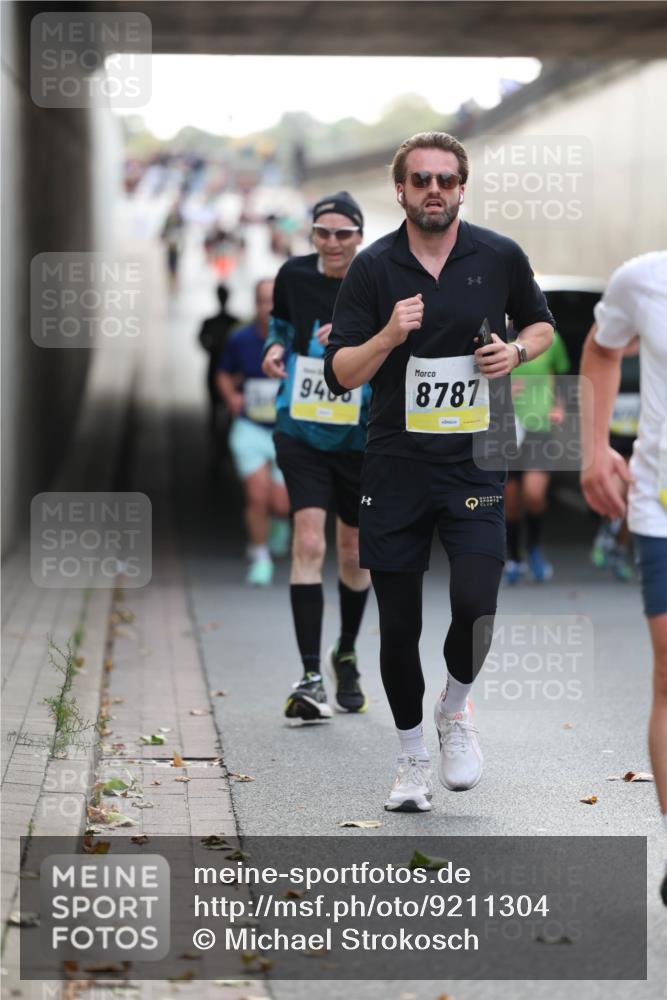 05.10.2025 - 20. swb-Marathon Bremen Michael Strokosch http://msf.ph/oto/9211304 05.10.2025 10:43:30 Laufen 9400, 8787, 8 meine-sportfotos.de
