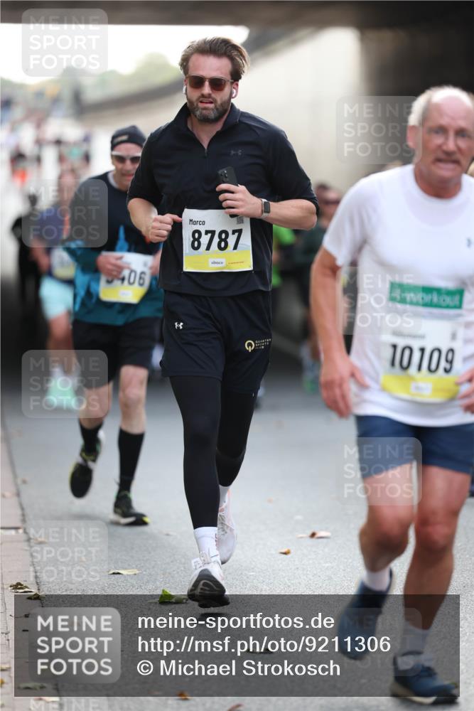 05.10.2025 - 20. swb-Marathon Bremen Michael Strokosch http://msf.ph/oto/9211306 05.10.2025 10:43:30 Laufen 9406, 8787, 10109 meine-sportfotos.de