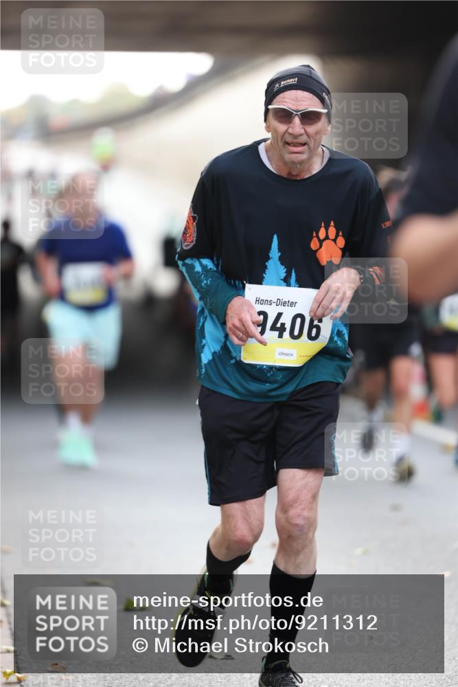 05.10.2025 - 20. swb-Marathon Bremen Michael Strokosch http://msf.ph/oto/9211312 05.10.2025 10:43:32 Laufen 3406 meine-sportfotos.de
