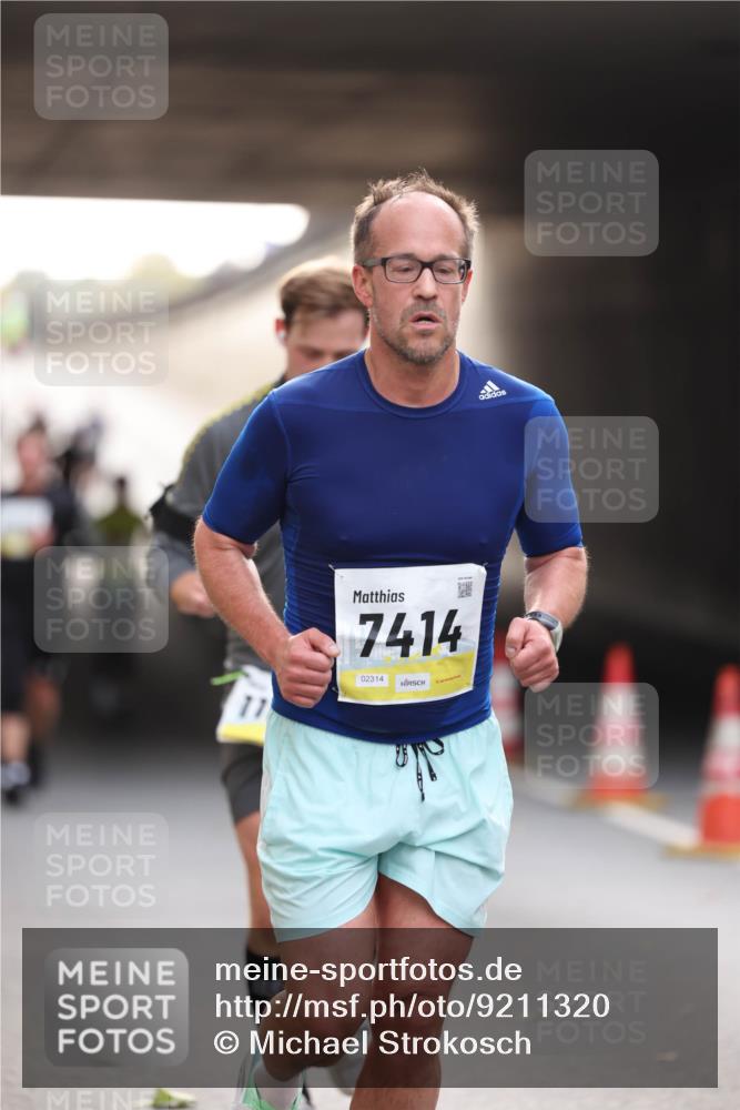 05.10.2025 - 20. swb-Marathon Bremen Michael Strokosch http://msf.ph/oto/9211320 05.10.2025 10:43:37 Laufen 17, 7414, 02314 meine-sportfotos.de