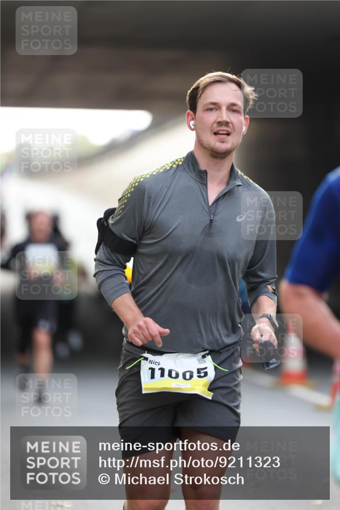 05.10.2025 - 20. swb-Marathon Bremen Michael Strokosch http://msf.ph/oto/9211323 05.10.2025 10:43:38 Laufen 11005 meine-sportfotos.de
