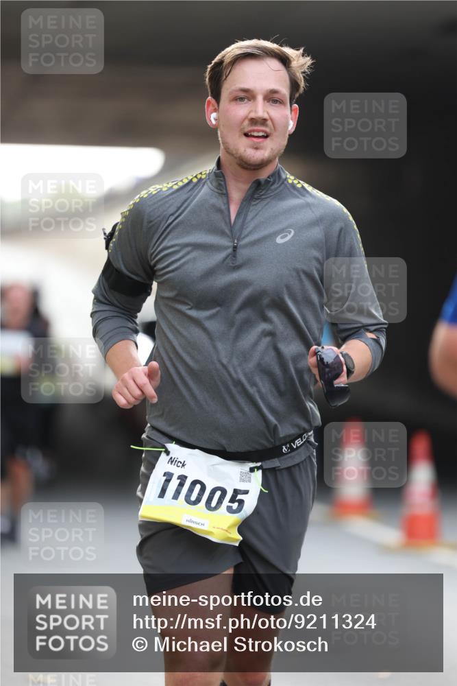 05.10.2025 - 20. swb-Marathon Bremen Michael Strokosch http://msf.ph/oto/9211324 05.10.2025 10:43:38 Laufen 11005 meine-sportfotos.de
