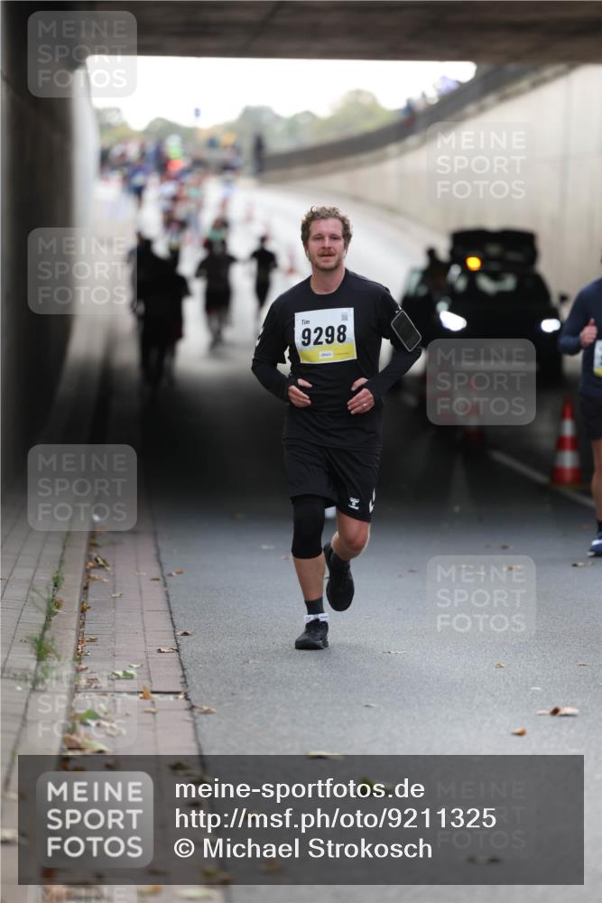 05.10.2025 - 20. swb-Marathon Bremen Michael Strokosch http://msf.ph/oto/9211325 05.10.2025 10:43:39 Laufen 9298 meine-sportfotos.de