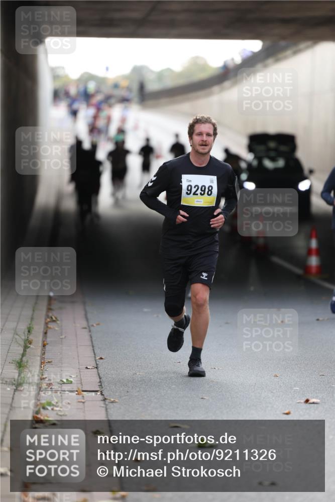 05.10.2025 - 20. swb-Marathon Bremen Michael Strokosch http://msf.ph/oto/9211326 05.10.2025 10:43:40 Laufen 9298 meine-sportfotos.de