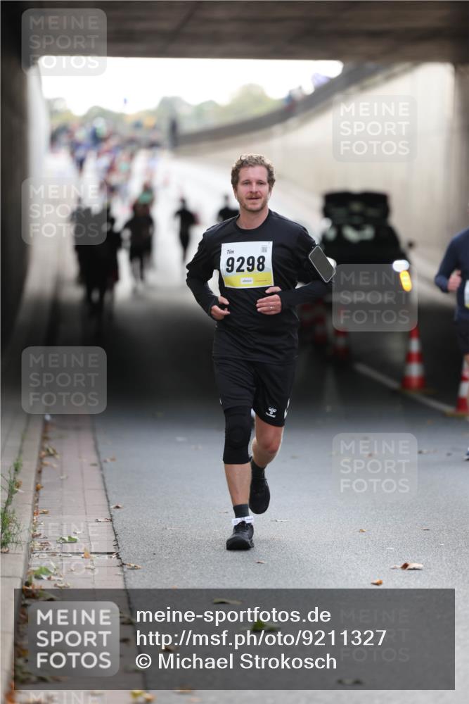 05.10.2025 - 20. swb-Marathon Bremen Michael Strokosch http://msf.ph/oto/9211327 05.10.2025 10:43:40 Laufen 9298 meine-sportfotos.de