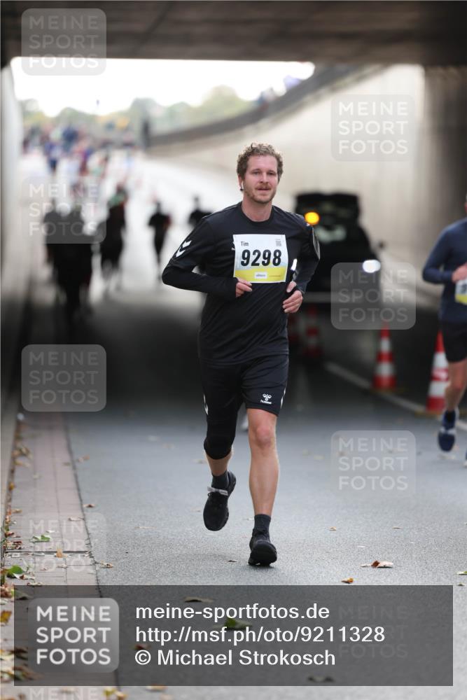 05.10.2025 - 20. swb-Marathon Bremen Michael Strokosch http://msf.ph/oto/9211328 05.10.2025 10:43:40 Laufen 9298 meine-sportfotos.de