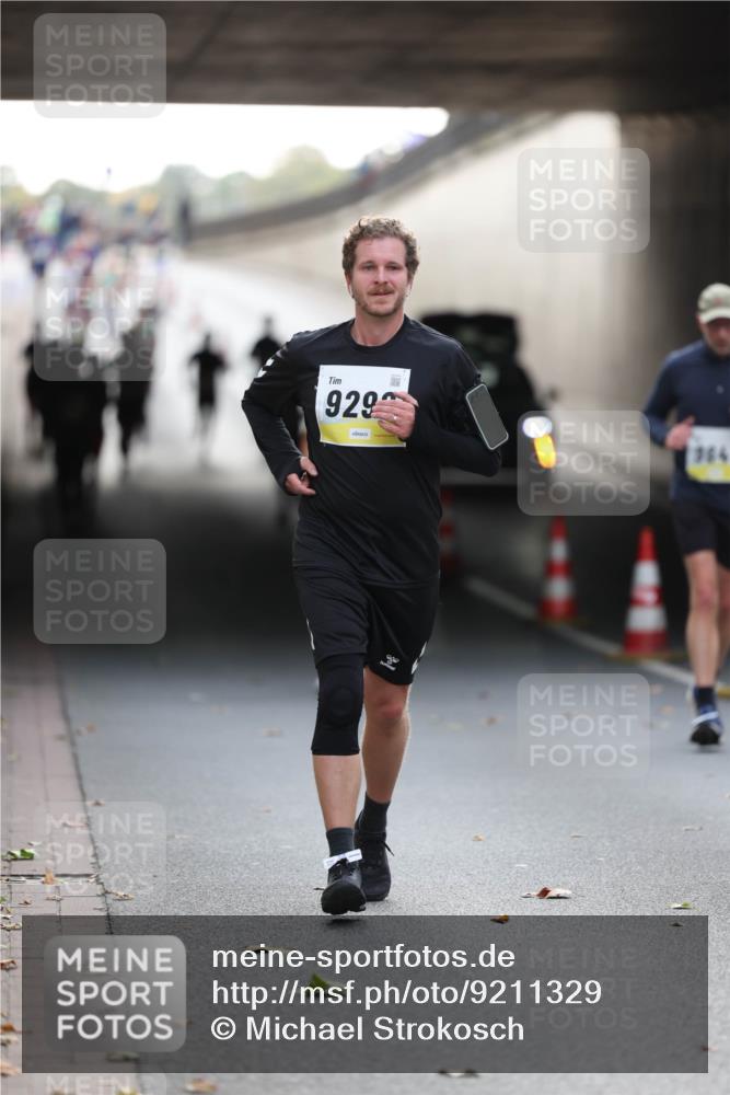 05.10.2025 - 20. swb-Marathon Bremen Michael Strokosch http://msf.ph/oto/9211329 05.10.2025 10:43:41 Laufen 929, 964 meine-sportfotos.de