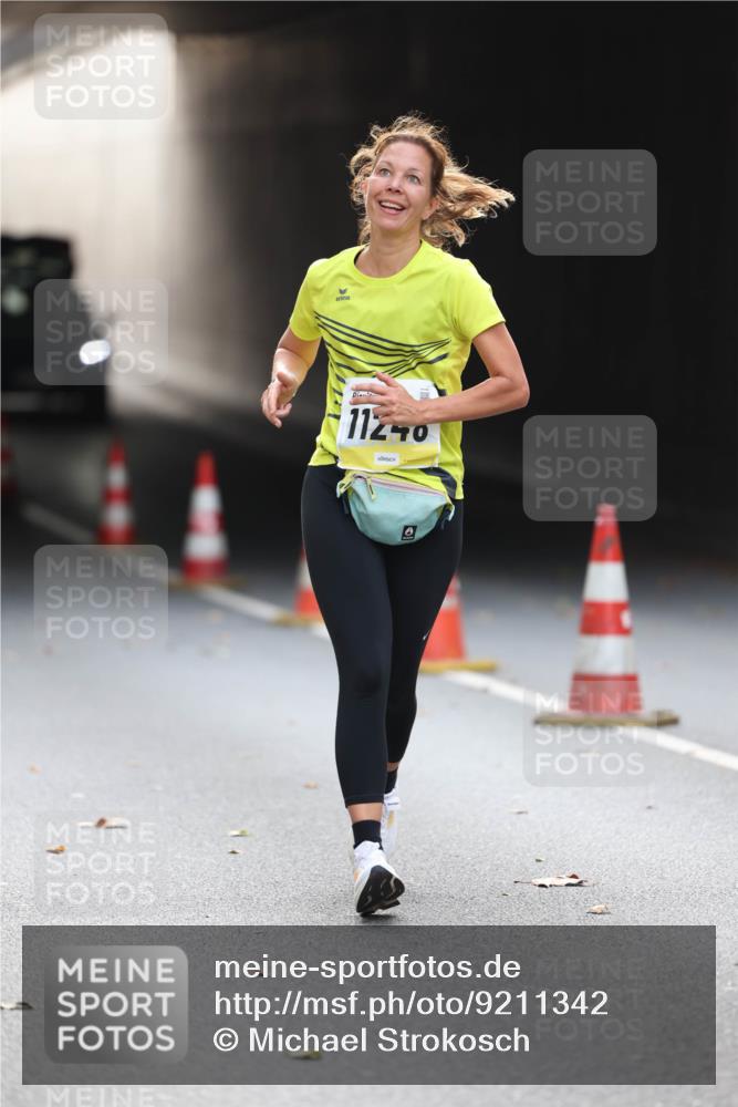 05.10.2025 - 20. swb-Marathon Bremen Michael Strokosch http://msf.ph/oto/9211342 05.10.2025 10:43:46 Laufen 11240 meine-sportfotos.de