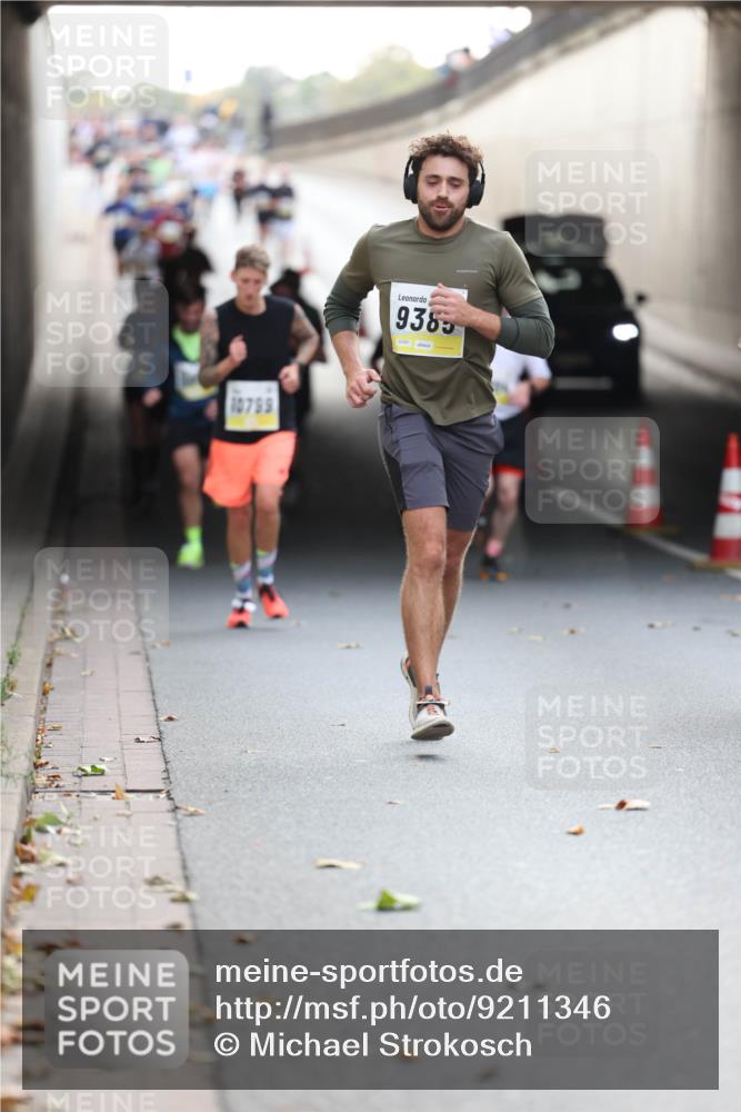 05.10.2025 - 20. swb-Marathon Bremen Michael Strokosch http://msf.ph/oto/9211346 05.10.2025 10:43:51 Laufen 10799, 9385 meine-sportfotos.de