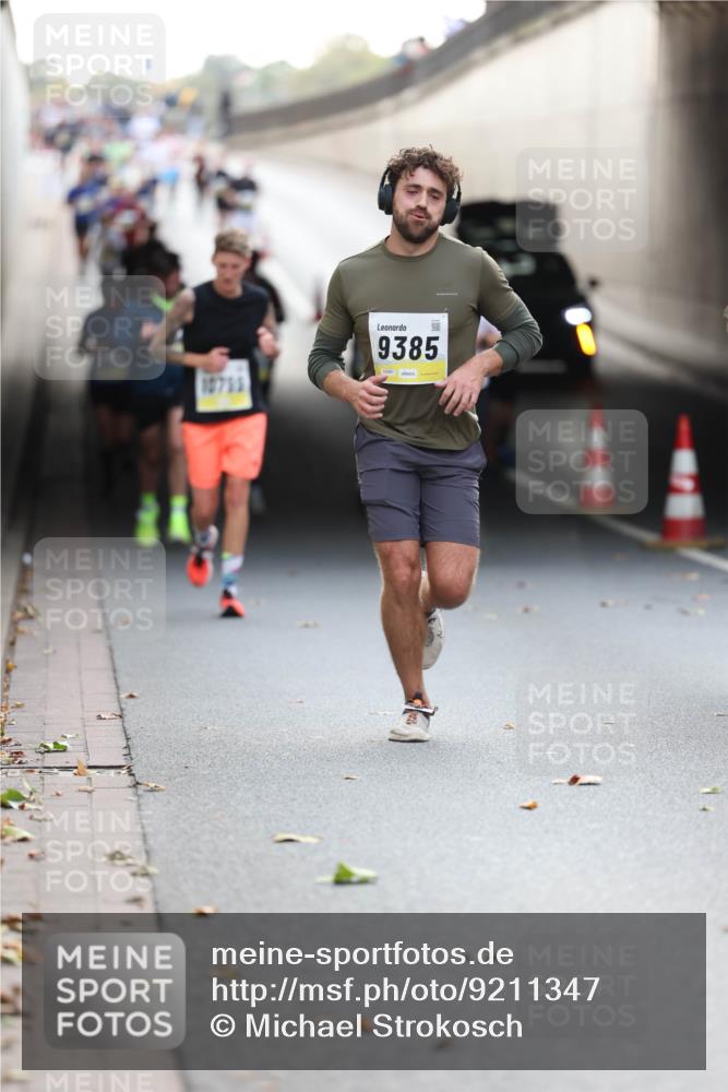 05.10.2025 - 20. swb-Marathon Bremen Michael Strokosch http://msf.ph/oto/9211347 05.10.2025 10:43:51 Laufen 9385, 02301 meine-sportfotos.de