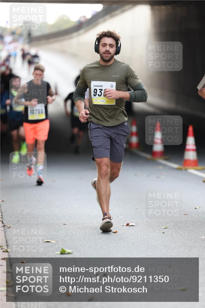 05.10.2025 - 20. swb-Marathon Bremen Michael Strokosch http://msf.ph/oto/9211350 05.10.2025 10:43:52 Laufen 938, 02581 meine-sportfotos.de