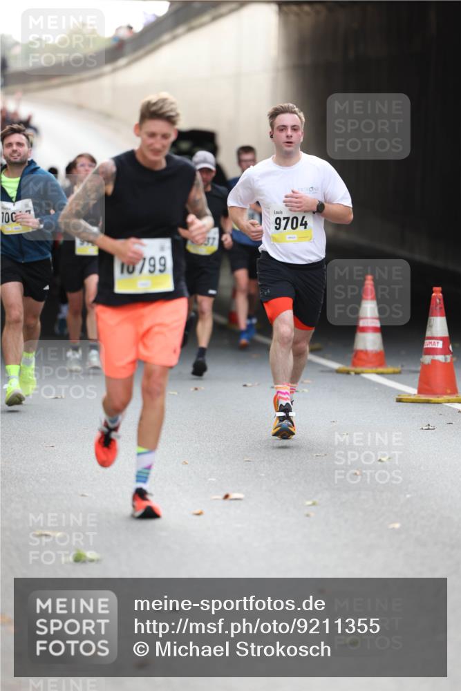 05.10.2025 - 20. swb-Marathon Bremen Michael Strokosch http://msf.ph/oto/9211355 05.10.2025 10:43:55 Laufen 100, 10799, 37, 9704 meine-sportfotos.de