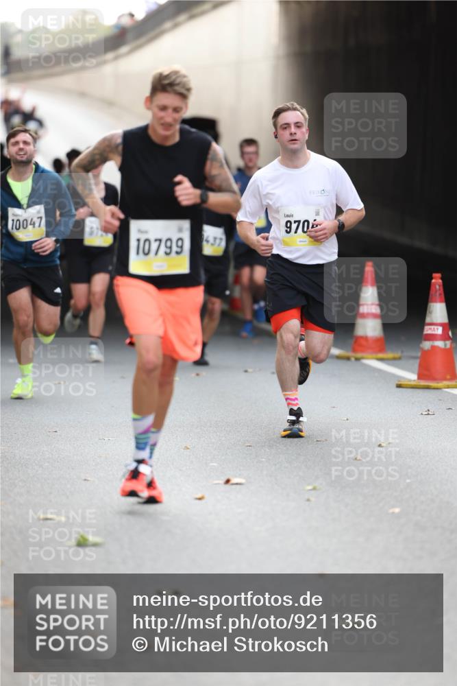 05.10.2025 - 20. swb-Marathon Bremen Michael Strokosch http://msf.ph/oto/9211356 05.10.2025 10:43:55 Laufen 10047, 10799, 3437, 970 meine-sportfotos.de