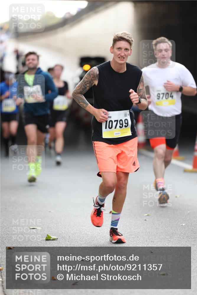 05.10.2025 - 20. swb-Marathon Bremen Michael Strokosch http://msf.ph/oto/9211357 05.10.2025 10:43:55 Laufen 10799, 9704 meine-sportfotos.de