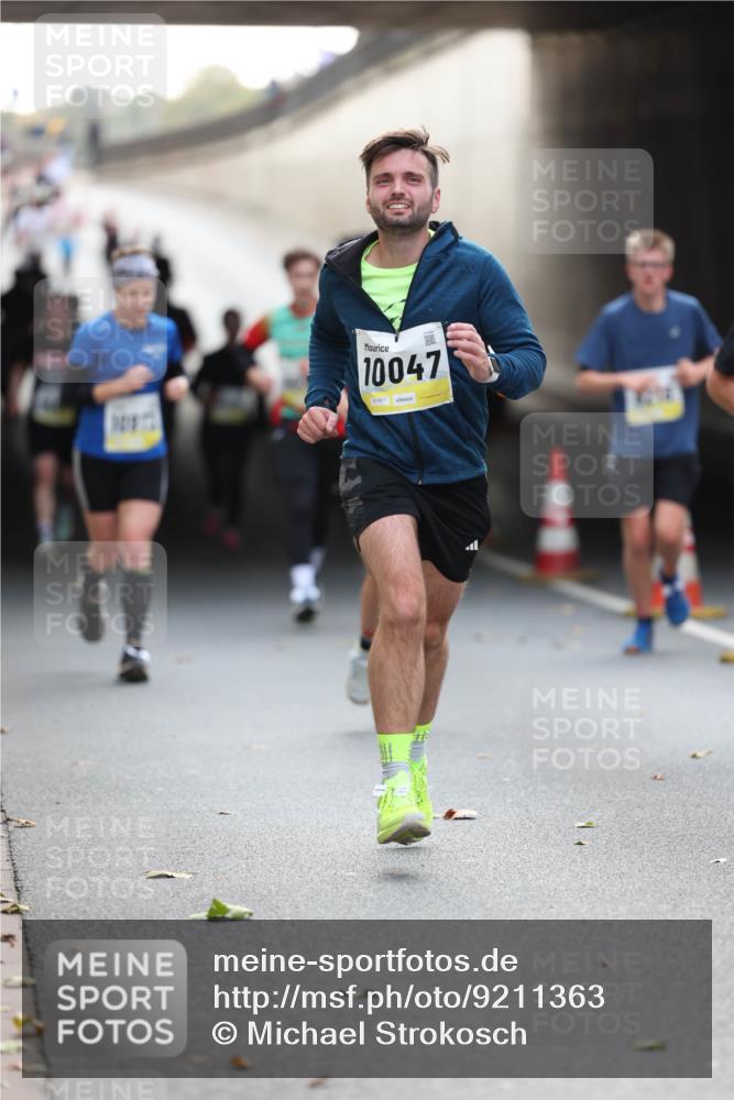 05.10.2025 - 20. swb-Marathon Bremen Michael Strokosch http://msf.ph/oto/9211363 05.10.2025 10:43:58 Laufen 10047, 01801, 2210, 440 meine-sportfotos.de