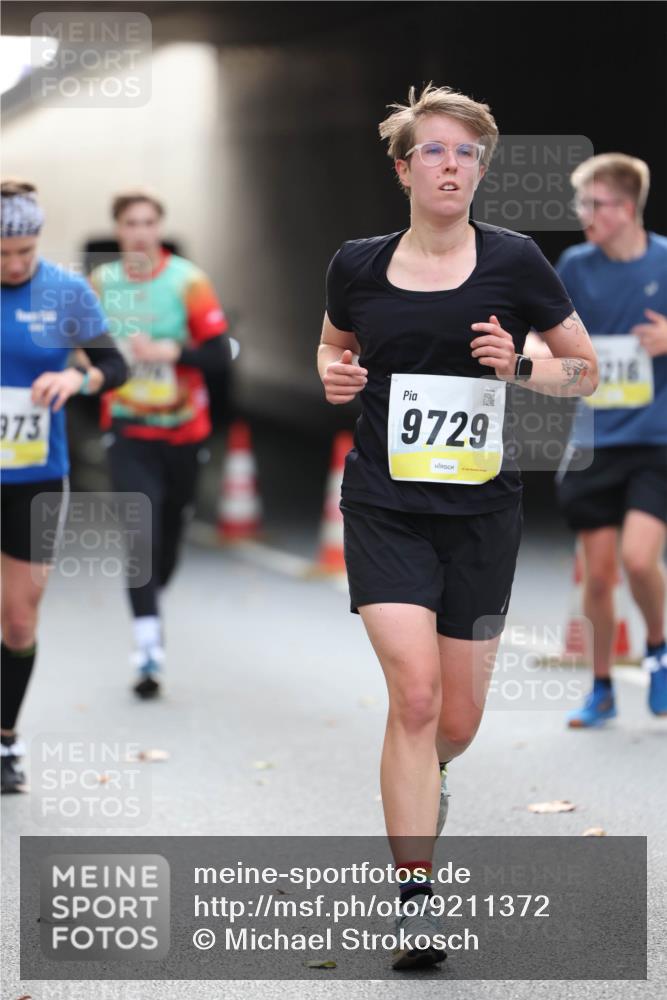 05.10.2025 - 20. swb-Marathon Bremen Michael Strokosch http://msf.ph/oto/9211372 05.10.2025 10:44:01 Laufen 373, 9729, 5216 meine-sportfotos.de
