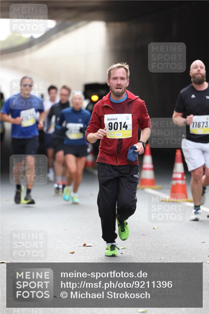 05.10.2025 - 20. swb-Marathon Bremen Michael Strokosch http://msf.ph/oto/9211396 05.10.2025 10:44:15 Laufen 9014, 11673 meine-sportfotos.de