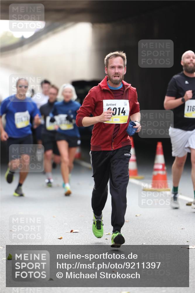 05.10.2025 - 20. swb-Marathon Bremen Michael Strokosch http://msf.ph/oto/9211397 05.10.2025 10:44:15 Laufen 914, 116 meine-sportfotos.de