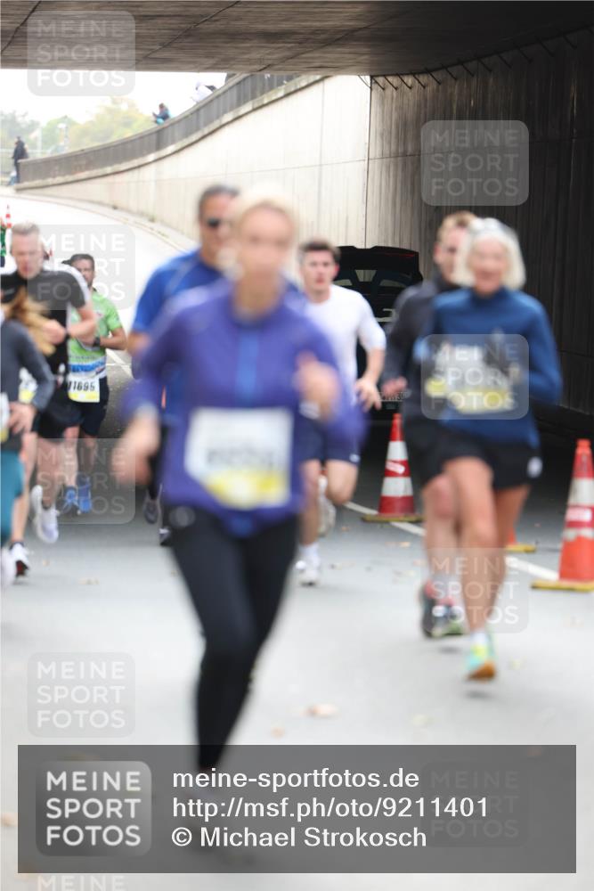 05.10.2025 - 20. swb-Marathon Bremen Michael Strokosch http://msf.ph/oto/9211401 05.10.2025 10:44:17 Laufen 11695, 35 meine-sportfotos.de
