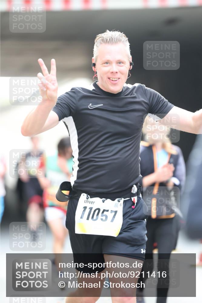 05.10.2025 - 20. swb-Marathon Bremen Michael Strokosch http://msf.ph/oto/9211416 05.10.2025 10:44:22 Laufen 11057 meine-sportfotos.de