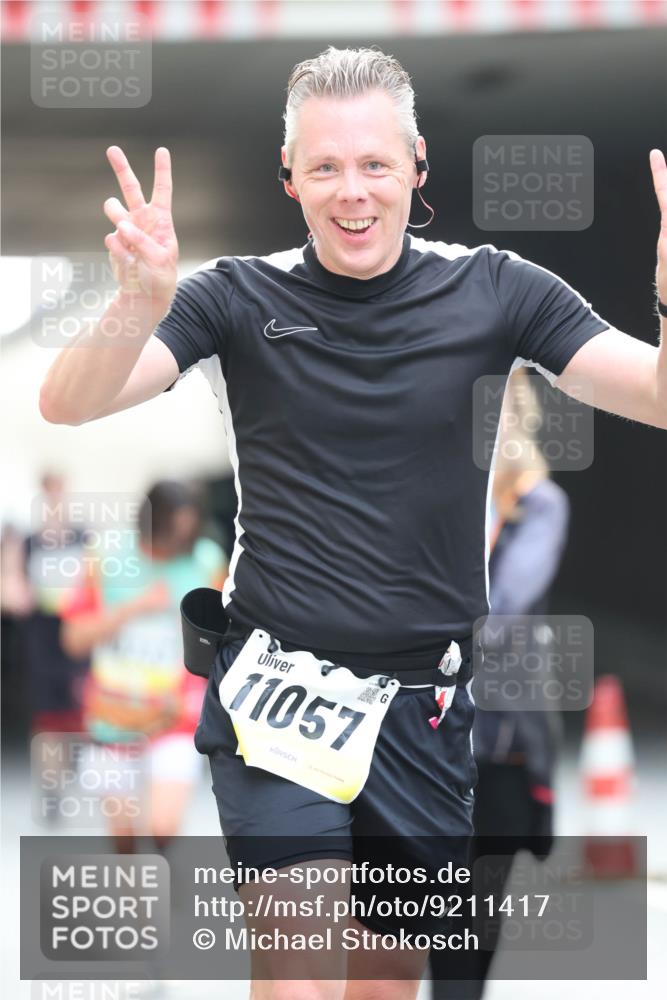 05.10.2025 - 20. swb-Marathon Bremen Michael Strokosch http://msf.ph/oto/9211417 05.10.2025 10:44:23 Laufen 11057 meine-sportfotos.de