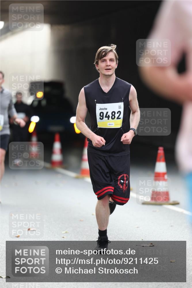 05.10.2025 - 20. swb-Marathon Bremen Michael Strokosch http://msf.ph/oto/9211425 05.10.2025 10:44:26 Laufen 9482 meine-sportfotos.de