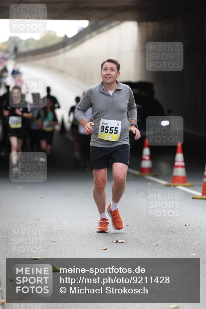 05.10.2025 - 20. swb-Marathon Bremen Michael Strokosch http://msf.ph/oto/9211428 05.10.2025 10:44:28 Laufen 9555 meine-sportfotos.de