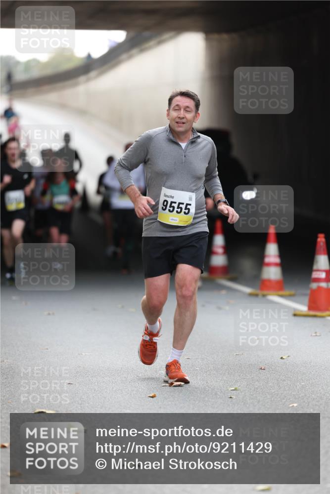 05.10.2025 - 20. swb-Marathon Bremen Michael Strokosch http://msf.ph/oto/9211429 05.10.2025 10:44:28 Laufen 9555 meine-sportfotos.de