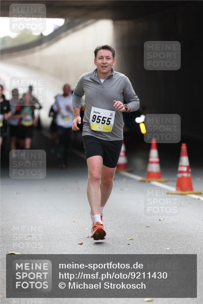 05.10.2025 - 20. swb-Marathon Bremen Michael Strokosch http://msf.ph/oto/9211430 05.10.2025 10:44:28 Laufen 9555 meine-sportfotos.de