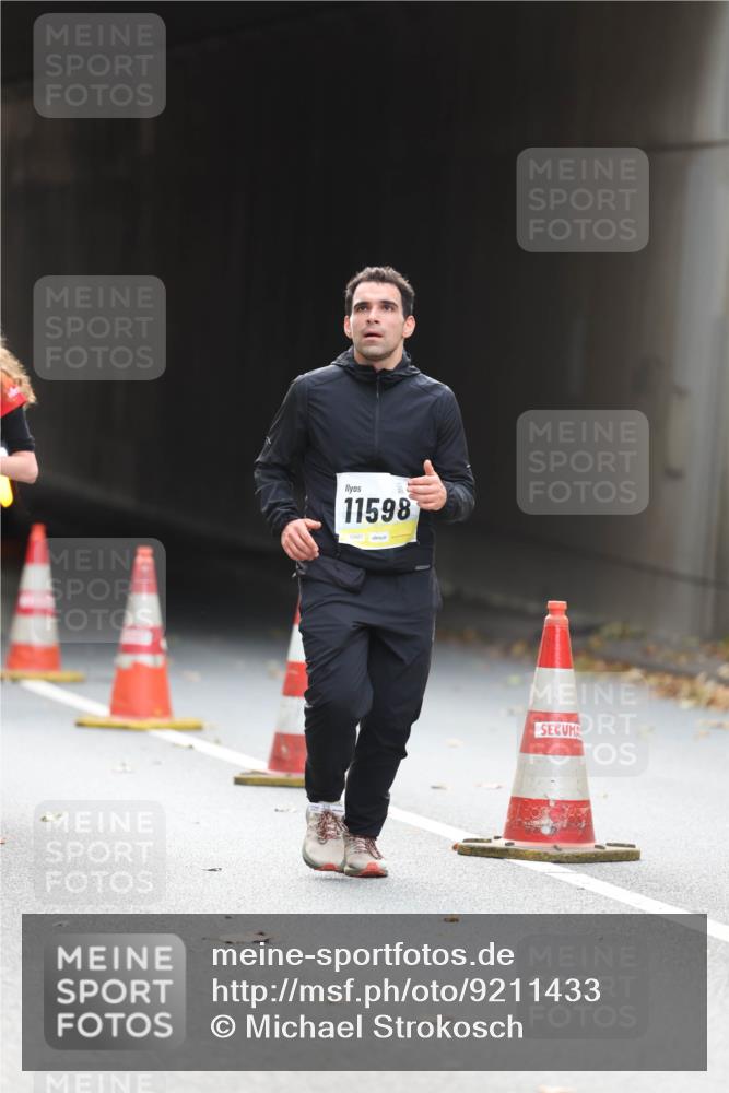 05.10.2025 - 20. swb-Marathon Bremen Michael Strokosch http://msf.ph/oto/9211433 05.10.2025 10:44:33 Laufen 11598 meine-sportfotos.de