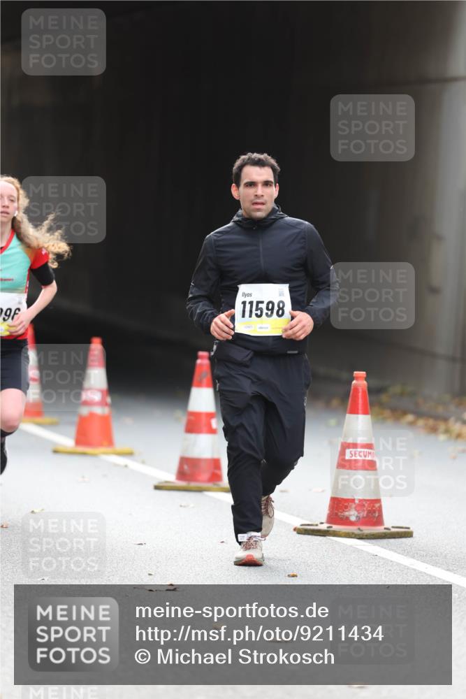 05.10.2025 - 20. swb-Marathon Bremen Michael Strokosch http://msf.ph/oto/9211434 05.10.2025 10:44:33 Laufen 98, 11598, 02421 meine-sportfotos.de