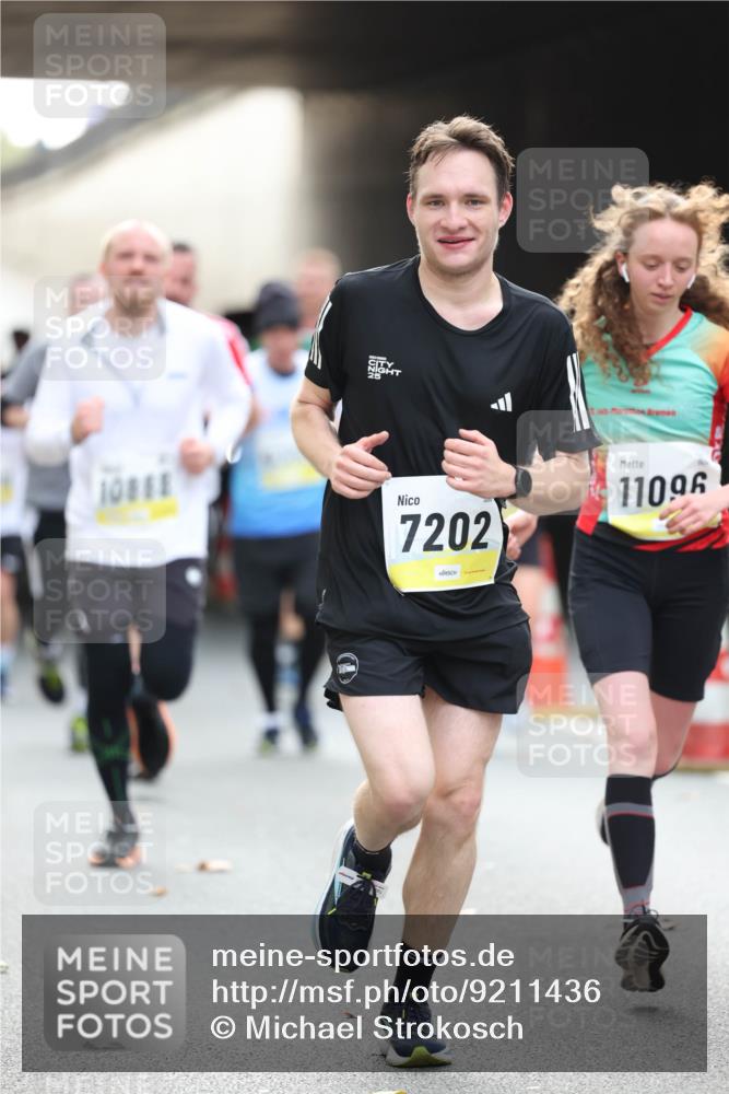 05.10.2025 - 20. swb-Marathon Bremen Michael Strokosch http://msf.ph/oto/9211436 05.10.2025 10:44:34 Laufen 10888, 7202, 11096 meine-sportfotos.de