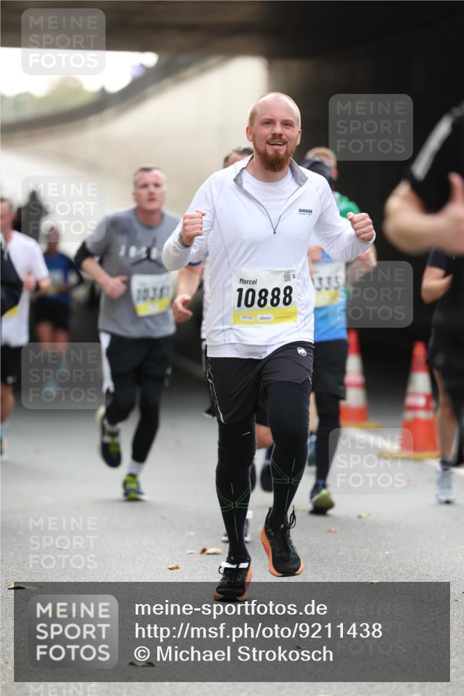05.10.2025 - 20. swb-Marathon Bremen Michael Strokosch http://msf.ph/oto/9211438 05.10.2025 10:44:35 Laufen 10381, 10888, 02130 meine-sportfotos.de