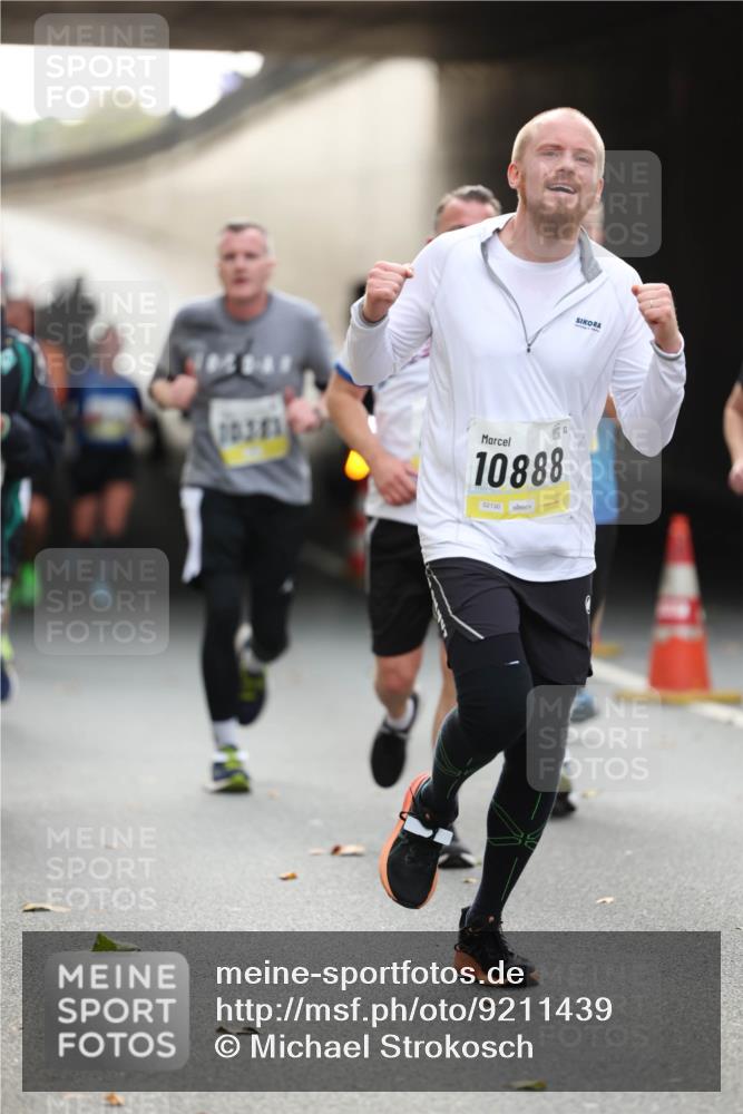 05.10.2025 - 20. swb-Marathon Bremen Michael Strokosch http://msf.ph/oto/9211439 05.10.2025 10:44:36 Laufen 10381, 10888, 02130 meine-sportfotos.de