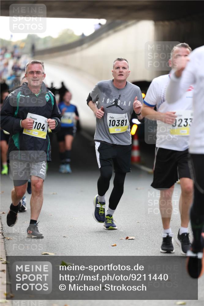 05.10.2025 - 20. swb-Marathon Bremen Michael Strokosch http://msf.ph/oto/9211440 05.10.2025 10:44:36 Laufen 104, 10381, 3233 meine-sportfotos.de