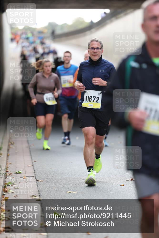 05.10.2025 - 20. swb-Marathon Bremen Michael Strokosch http://msf.ph/oto/9211445 05.10.2025 10:44:39 Laufen 11672 meine-sportfotos.de