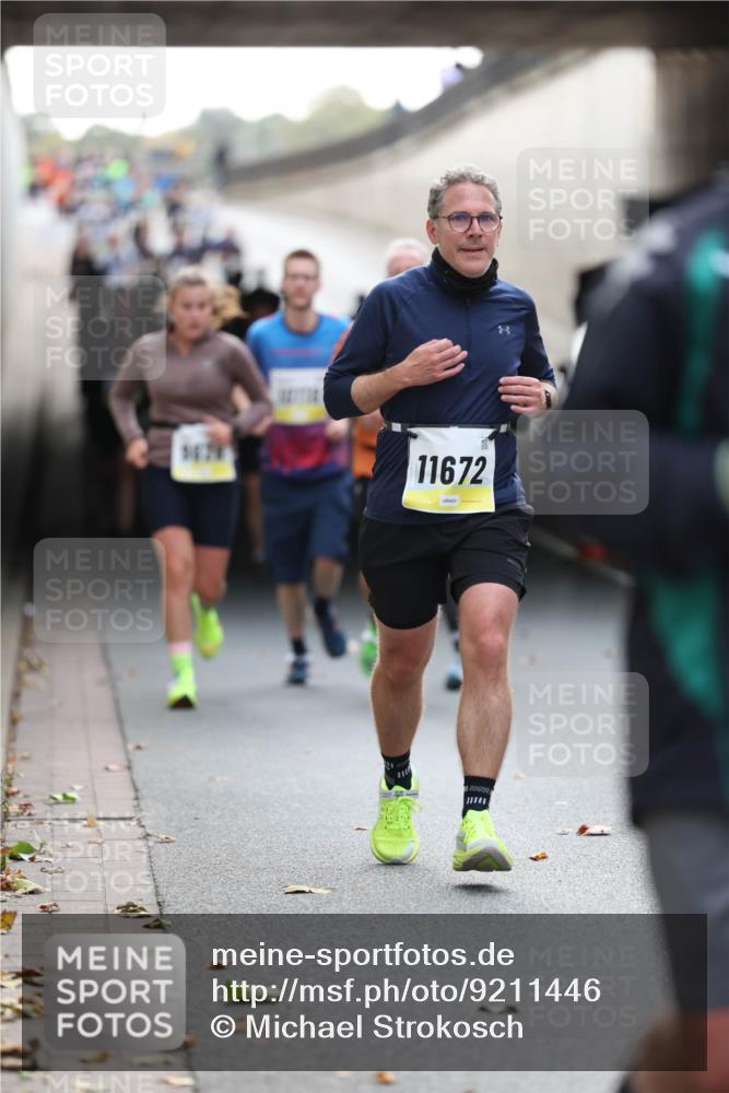 05.10.2025 - 20. swb-Marathon Bremen Michael Strokosch http://msf.ph/oto/9211446 05.10.2025 10:44:40 Laufen 5678, 11672 meine-sportfotos.de