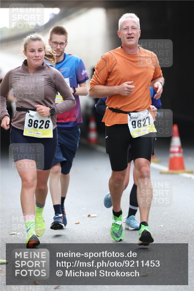 05.10.2025 - 20. swb-Marathon Bremen Michael Strokosch http://msf.ph/oto/9211453 05.10.2025 10:44:43 Laufen 2824, 9626, 02381, 9627, 02380 meine-sportfotos.de