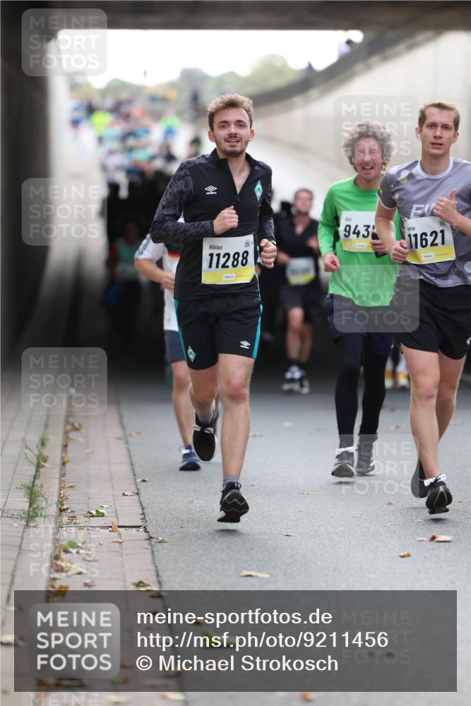 05.10.2025 - 20. swb-Marathon Bremen Michael Strokosch http://msf.ph/oto/9211456 05.10.2025 10:44:47 Laufen 10, 11288, 943, 11621 meine-sportfotos.de