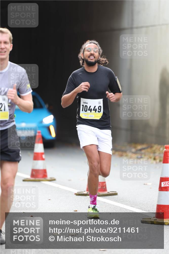 05.10.2025 - 20. swb-Marathon Bremen Michael Strokosch http://msf.ph/oto/9211461 05.10.2025 10:44:49 Laufen 21, 10449, 02561 meine-sportfotos.de