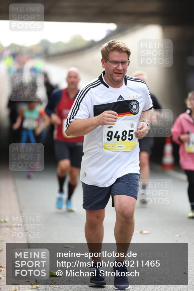 05.10.2025 - 20. swb-Marathon Bremen Michael Strokosch http://msf.ph/oto/9211465 05.10.2025 10:44:51 Laufen 9485, 02298 meine-sportfotos.de